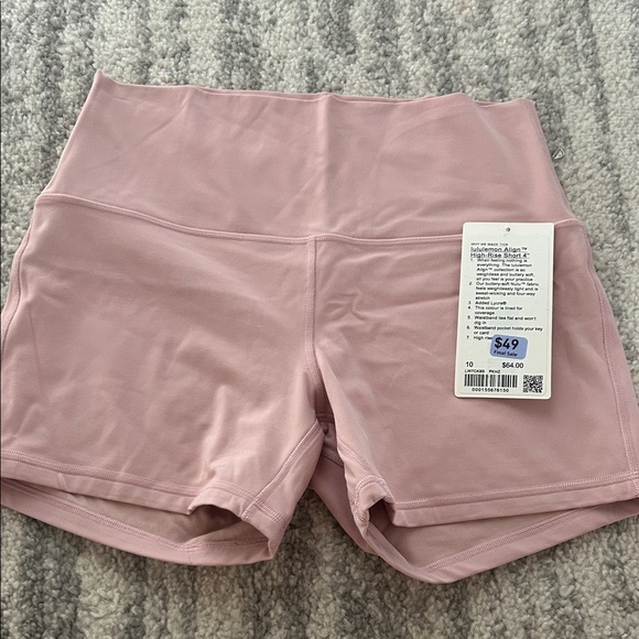 Lululemon NWT align high rise shorts - Picture 1 of 2